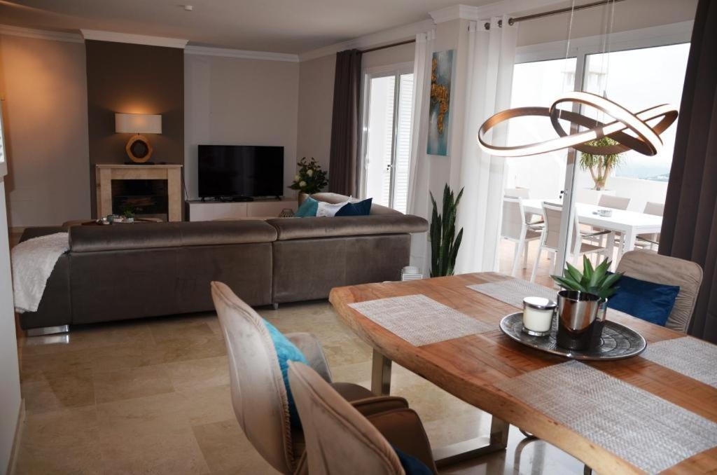 Апартаменти Penthouse Mit Privatem Jacuzzi In Marbella - La Mairena Охен Екстер'єр фото