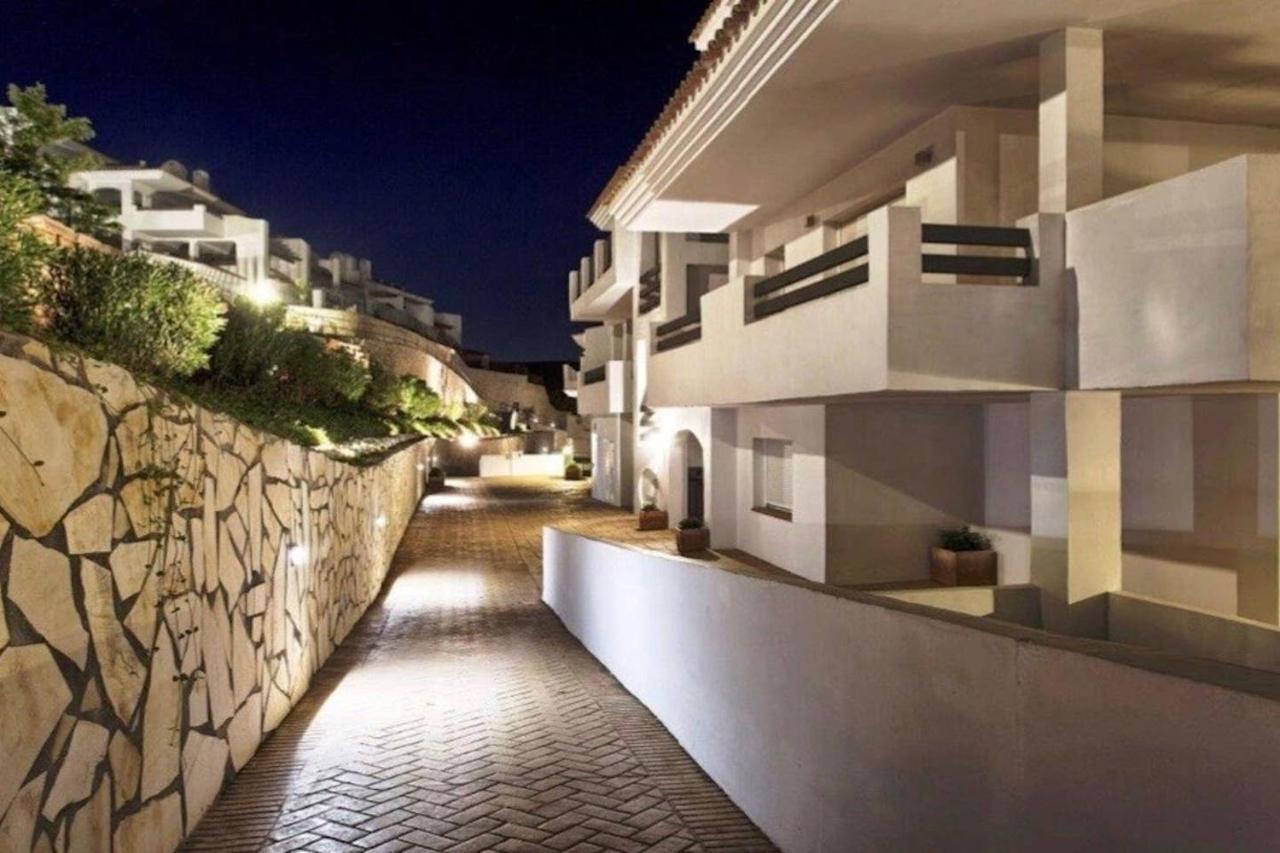 Апартаменти Penthouse Mit Privatem Jacuzzi In Marbella - La Mairena Охен Екстер'єр фото