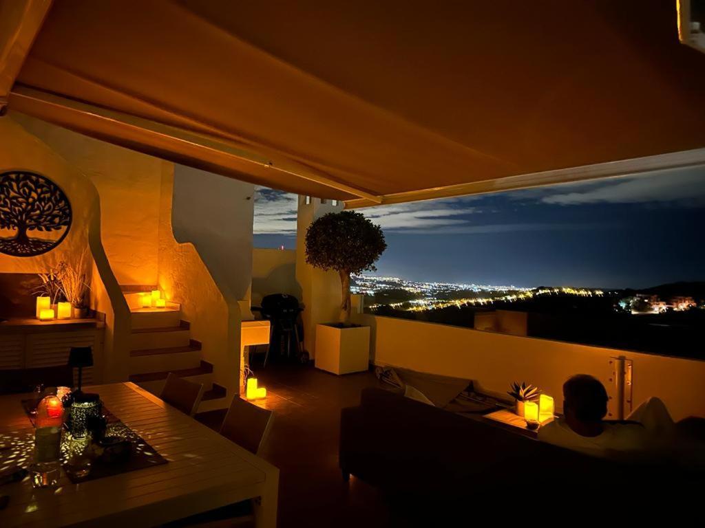 Апартаменти Penthouse Mit Privatem Jacuzzi In Marbella - La Mairena Охен Екстер'єр фото