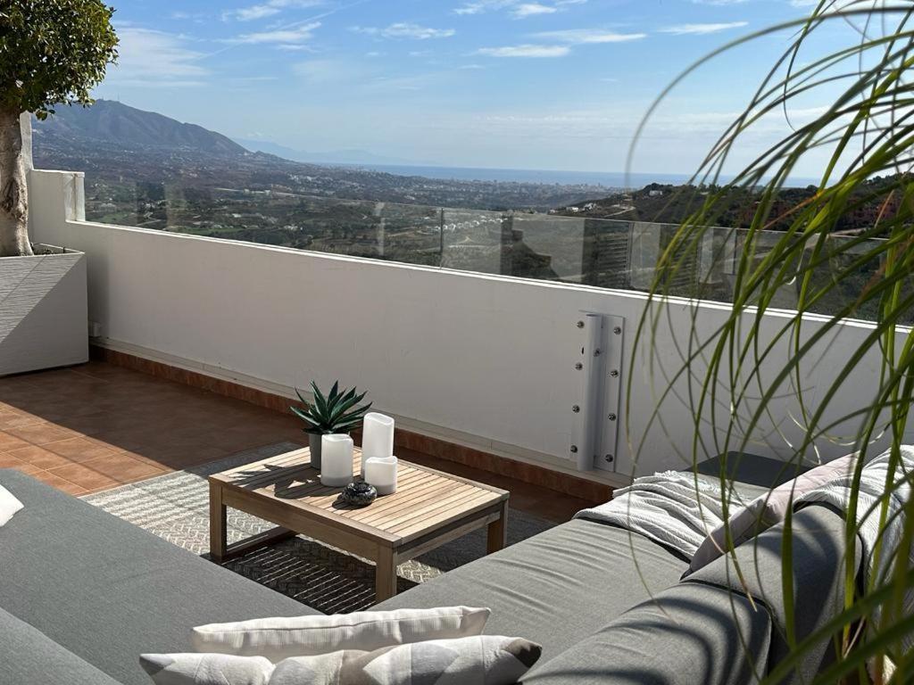 Апартаменти Penthouse Mit Privatem Jacuzzi In Marbella - La Mairena Охен Екстер'єр фото