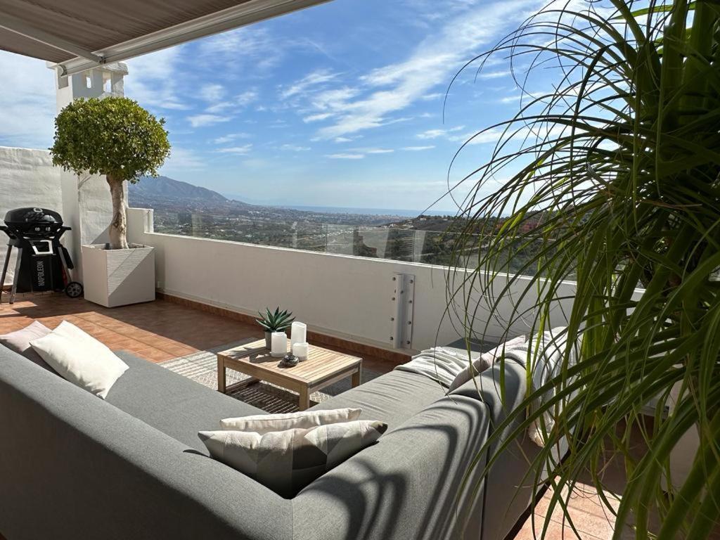 Апартаменти Penthouse Mit Privatem Jacuzzi In Marbella - La Mairena Охен Екстер'єр фото
